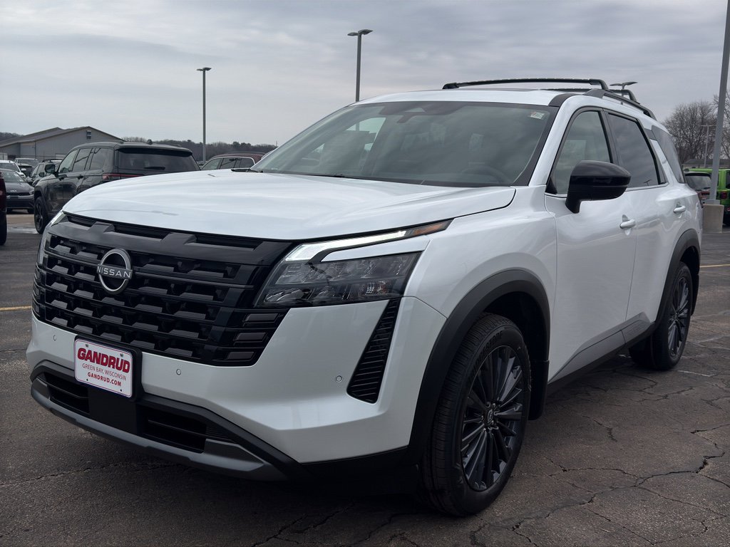 New 2026 Nissan Pathfinder SL image 2