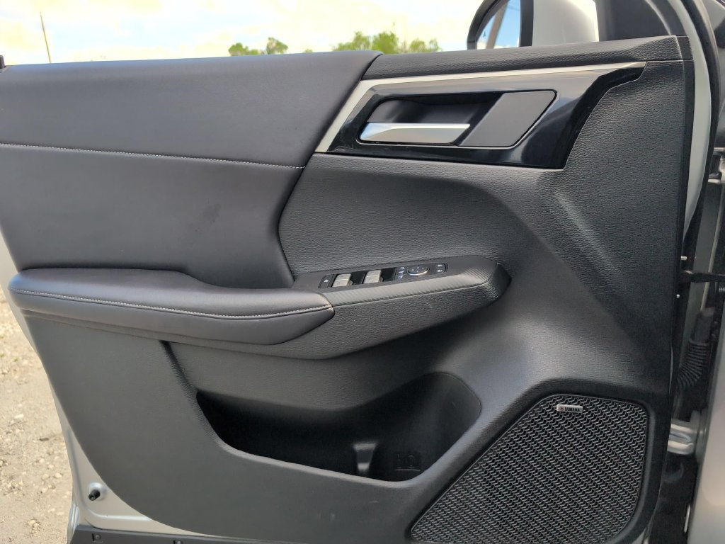 Used 2025 Mitsubishi Outlander SE FWD image 11