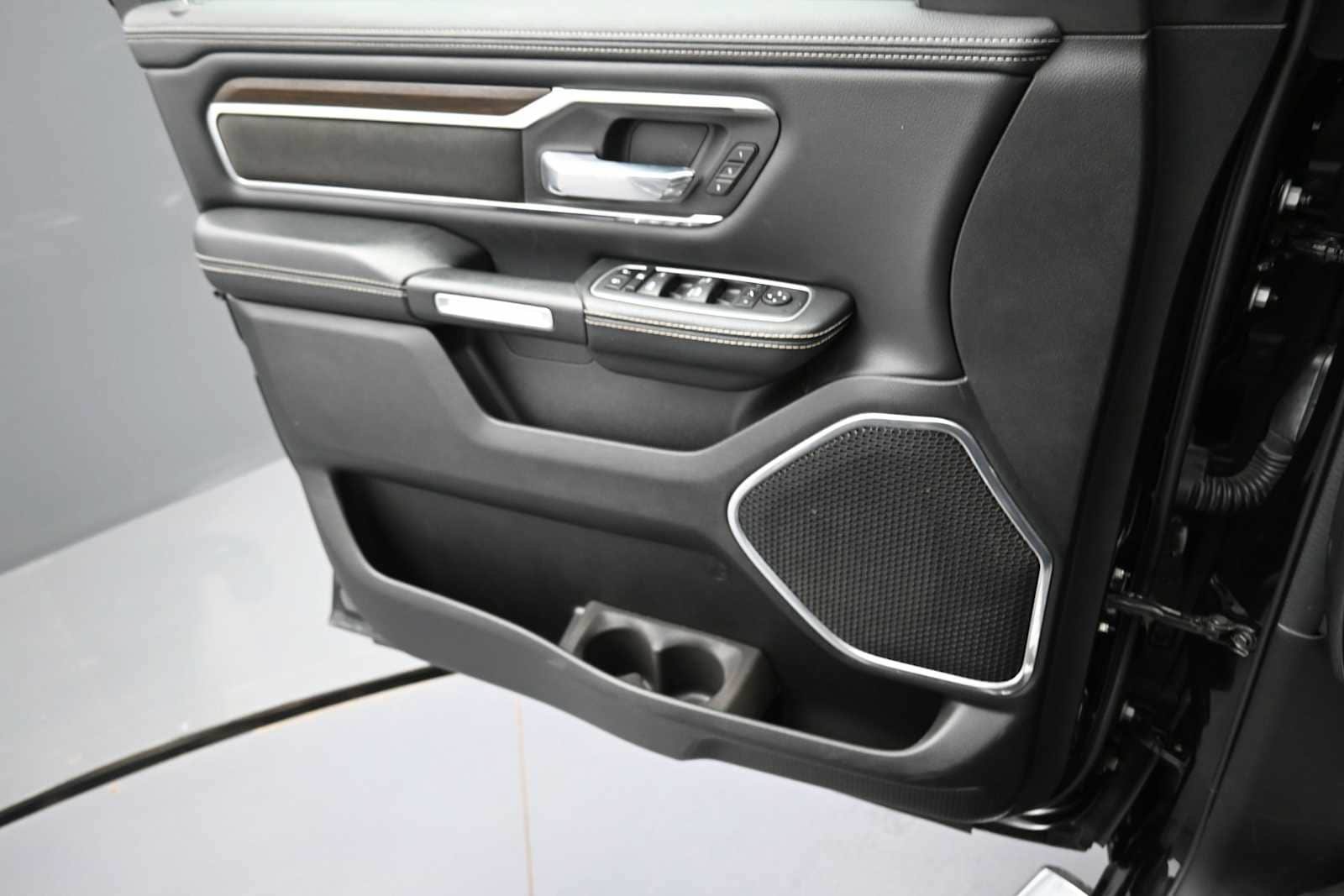 Used 2022 RAM 1500 Laramie AWD/4WD image 11