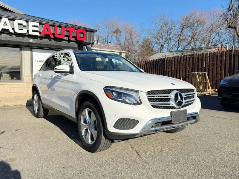 Used 2018 Mercedes-Benz GLC 300 4MATIC image 3