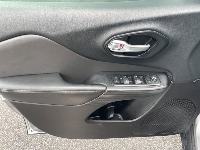 Used 2015 Jeep Cherokee Latitude image 14