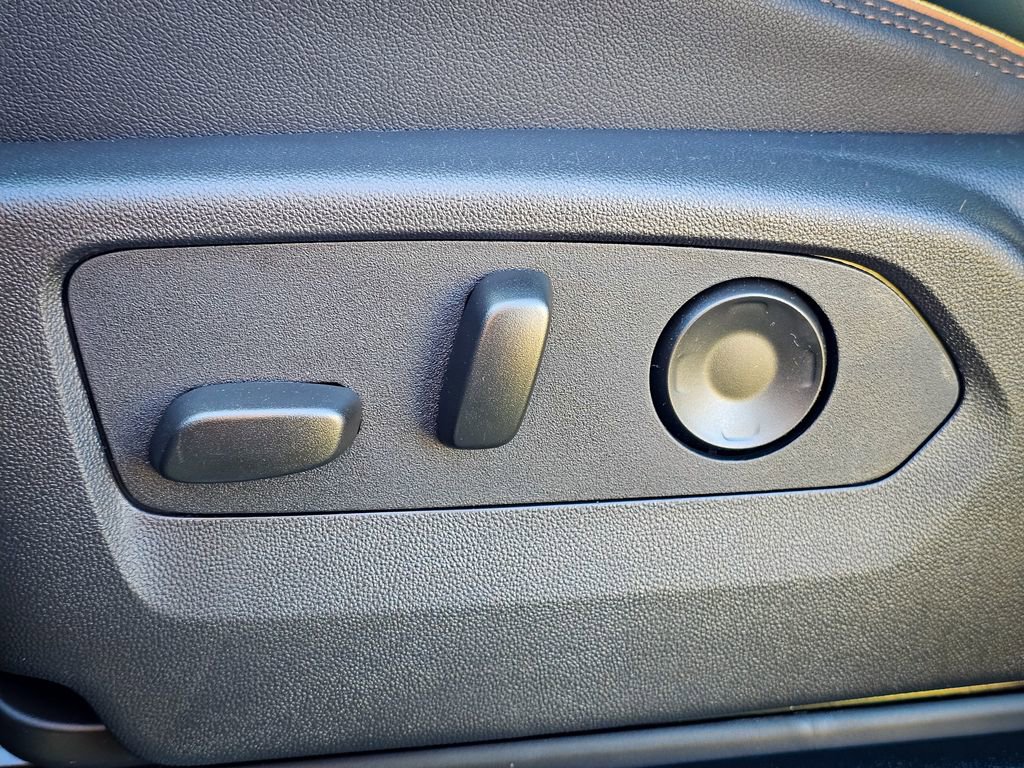 New 2026 GMC Yukon AT4 w/ AT4 Premium Plus Package image 18