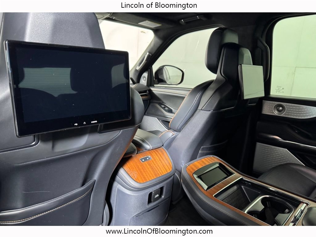 Used 2025 Lincoln Navigator Black Label AWD/4WD image 12