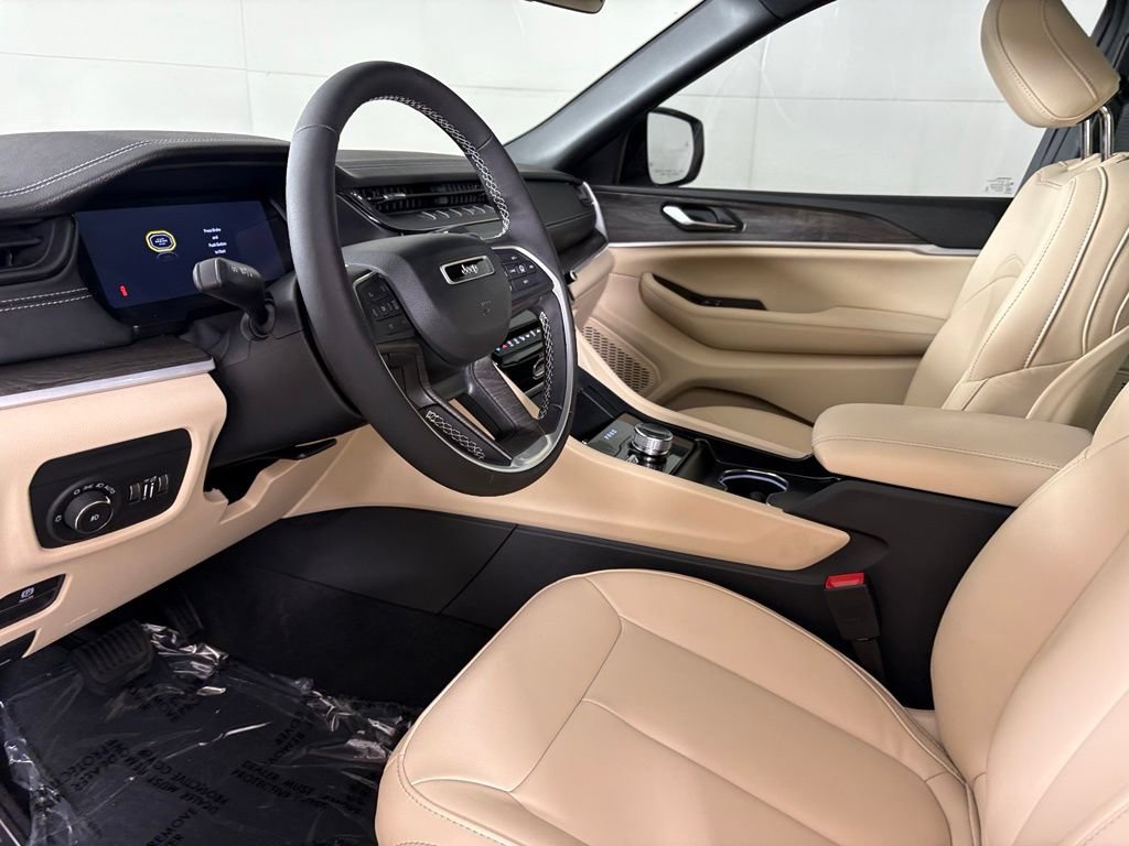 New 2026 Jeep Grand Cherokee Limited w/ Limited Altitude Package AWD/4WD image 22