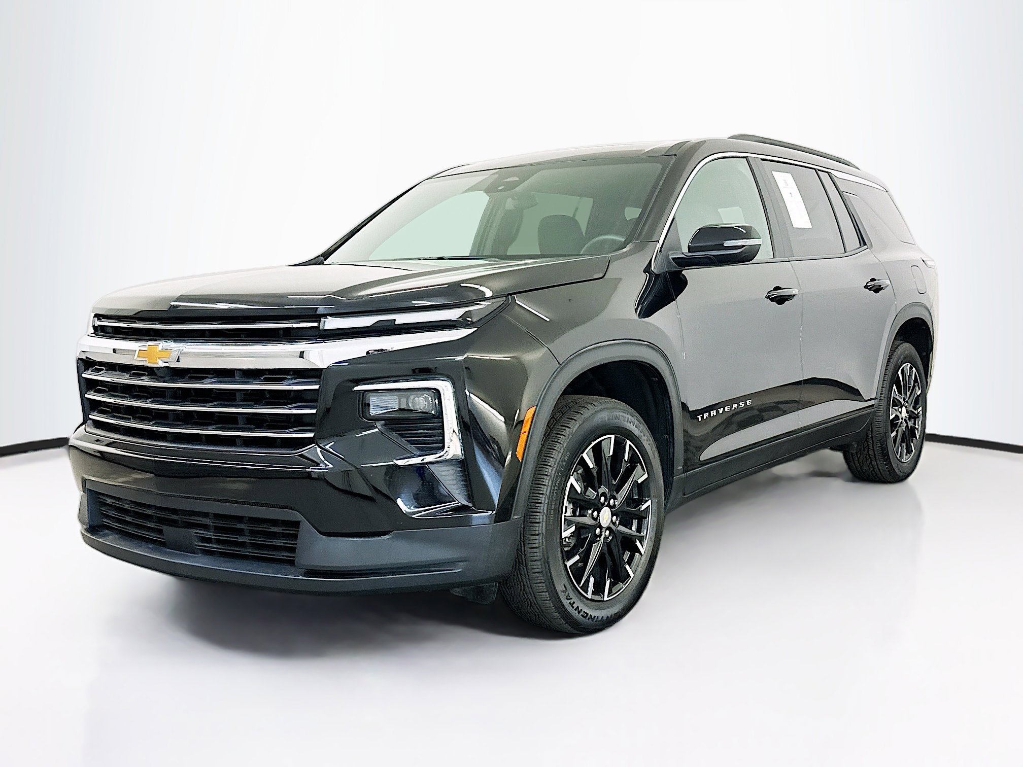 Used 2025 Chevrolet Traverse LT w/ Sun and Wheel Package image 3