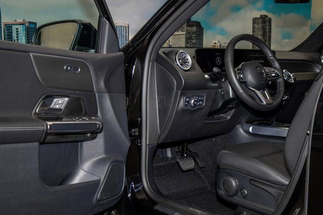 Certified 2022 Mercedes-Benz GLB 250 4MATIC image 13
