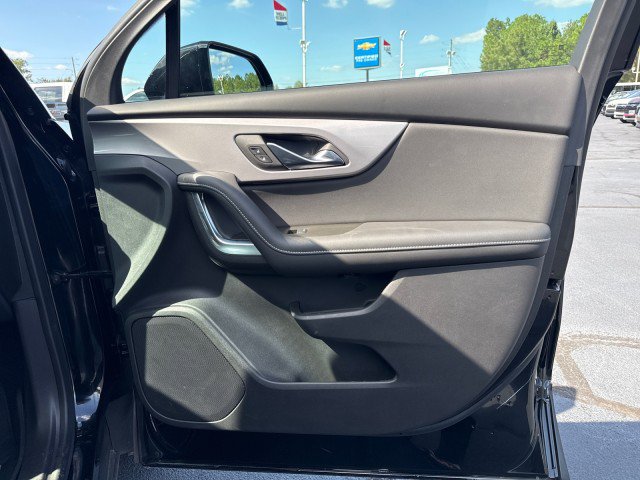 Used 2025 Chevrolet Blazer LT w/ Convenience Package FWD image 12