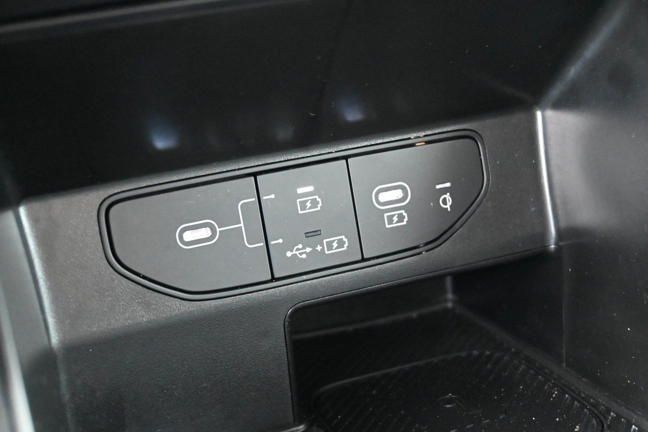Used 2025 Kia Sorento S AWD/4WD image 15