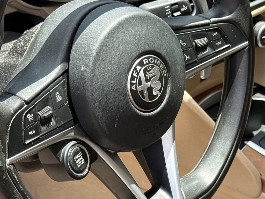 Used 2018 Alfa Romeo Giulia Ti w/ Quick Order Package 22X Lusso AWD/4WD image 25
