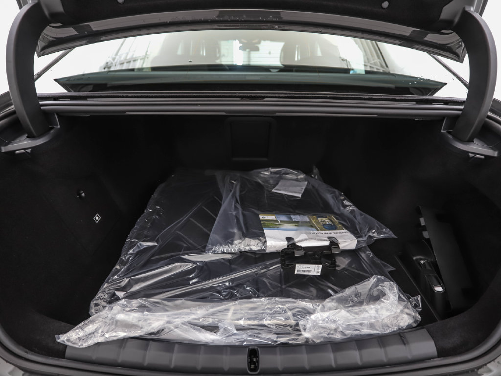 New 2026 BMW 750e xDrive w/ Executive Package AWD/4WD image 25