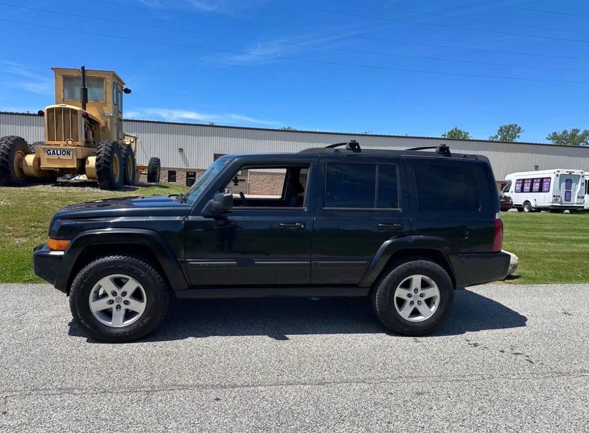 Used 2008 Jeep Commander Sport AWD/4WD image 2