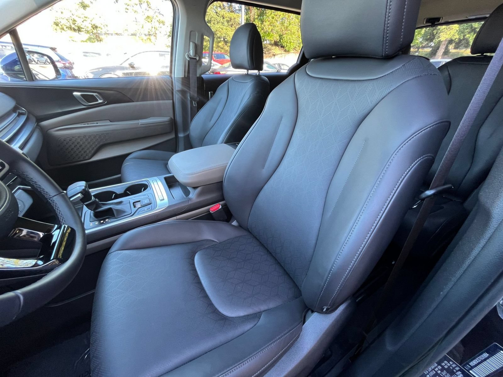 Used 2026 Kia Carnival FWD image 39