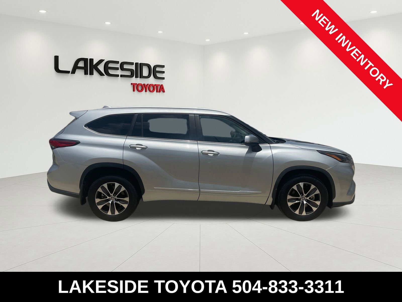 Used 2023 Toyota Highlander XLE FWD image 5