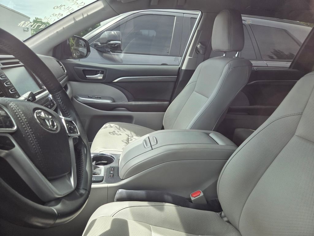 Used 2019 Toyota Highlander Limited image 5