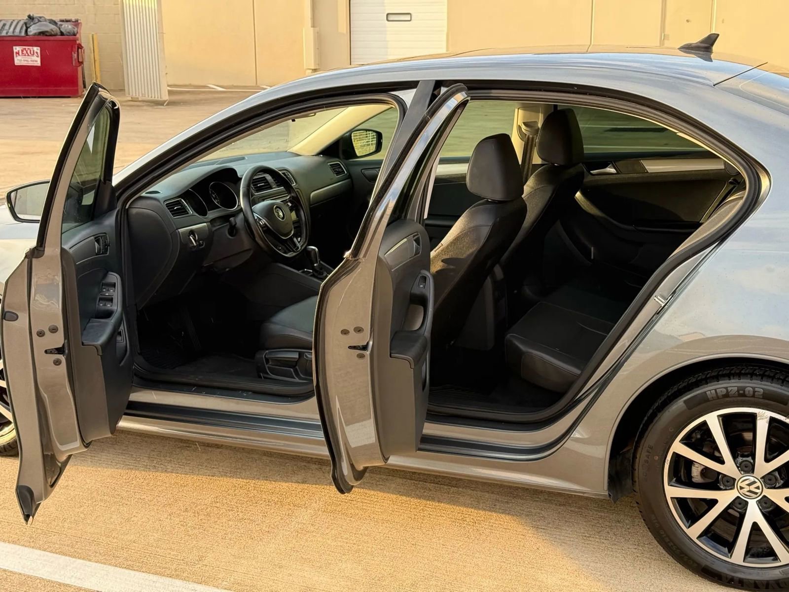 Used 2017 Volkswagen Jetta SE image 11