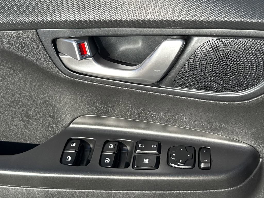 Used 2023 Hyundai Kona SE FWD image 23