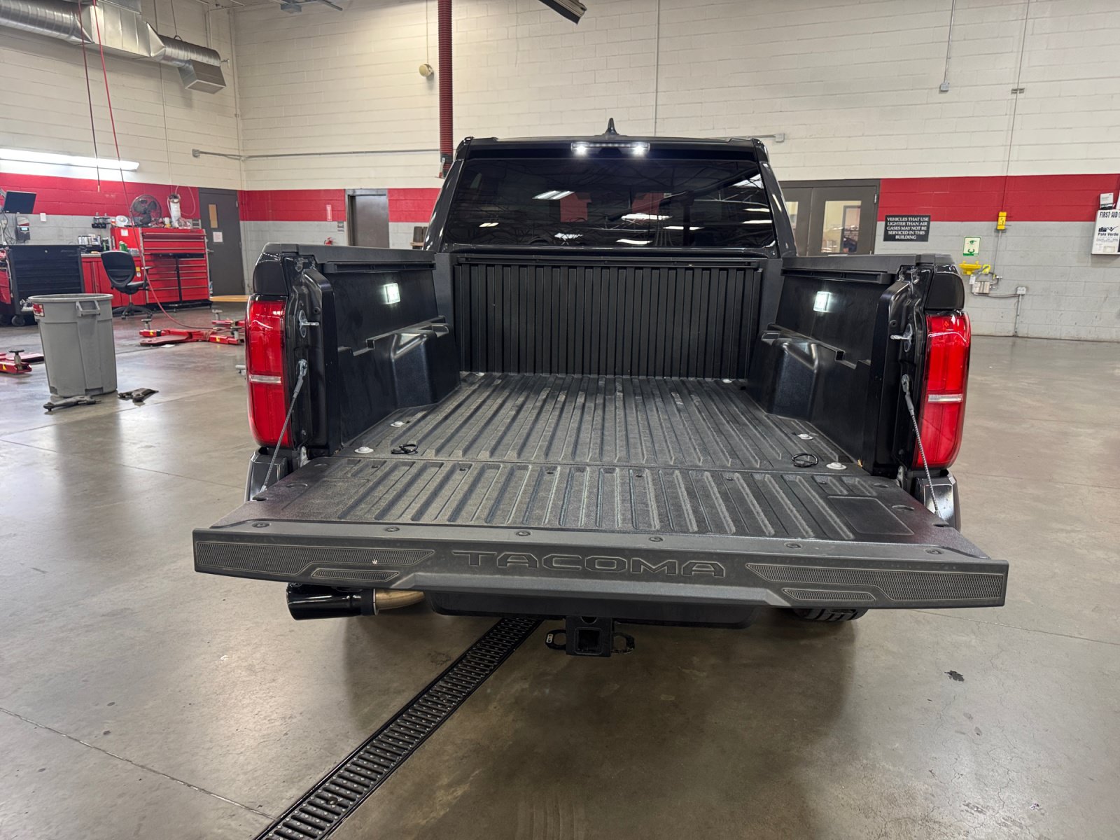 Certified 2025 Toyota Tacoma SR5 AWD/4WD image 34
