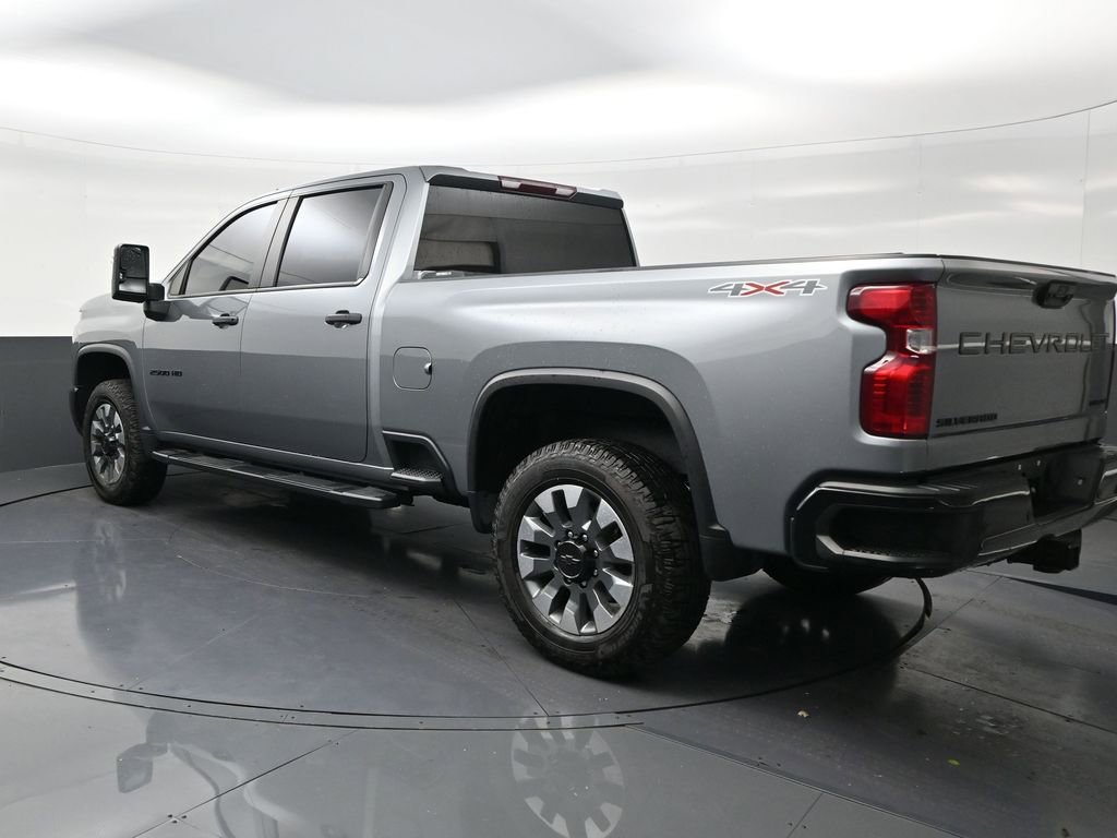 Used 2024 Chevrolet Silverado 2500 Custom w/ Custom Value Package image 3