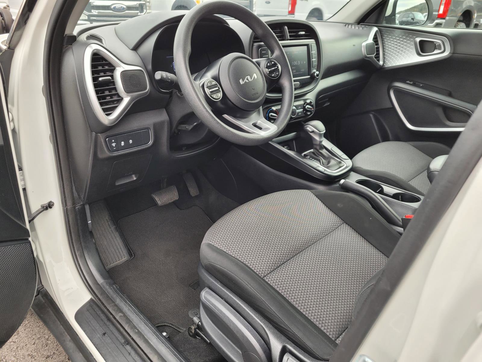 Used 2024 Kia Soul LX w/ Option Group 015 image 10