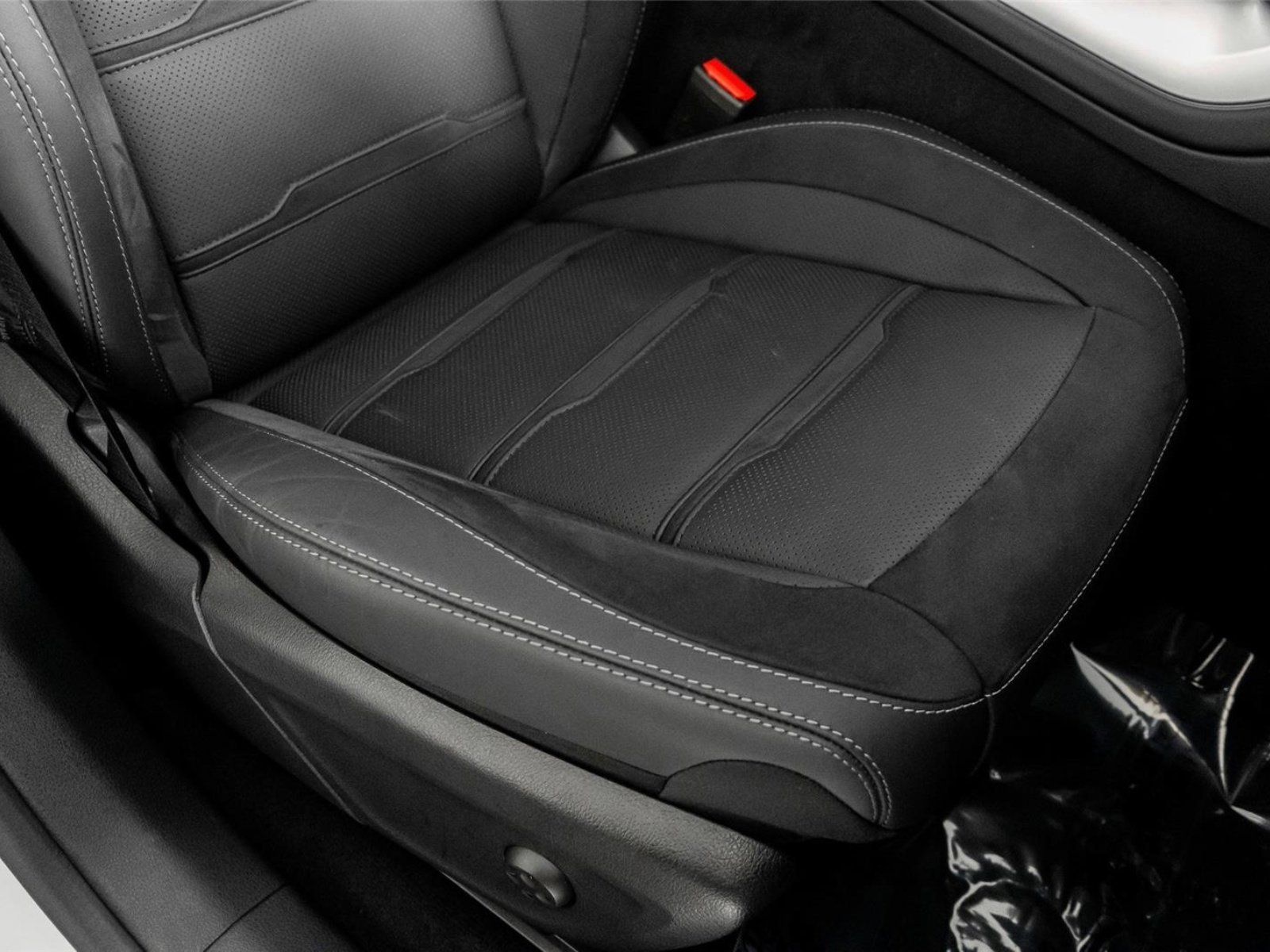 Used 2025 Mercedes-Benz GLE 53 AMG 4MATIC Coupe image 35