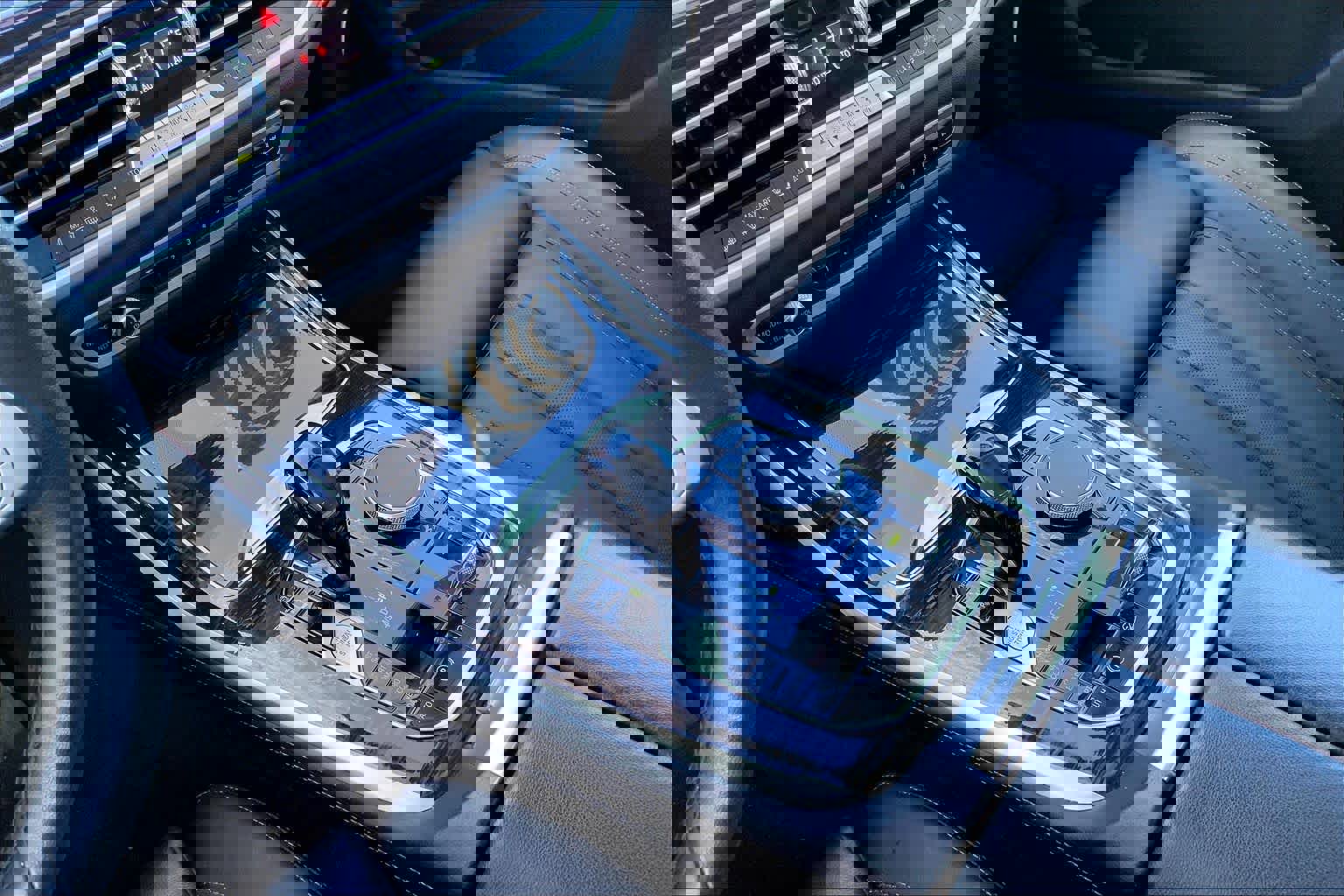 Used 2021 BMW X7 xDrive40i w/ Premium Package image 17