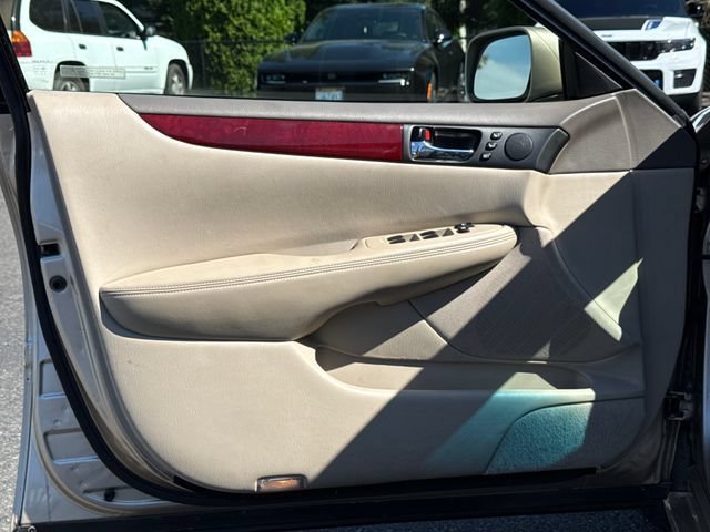 Used 2004 Lexus ES 330 FWD image 26