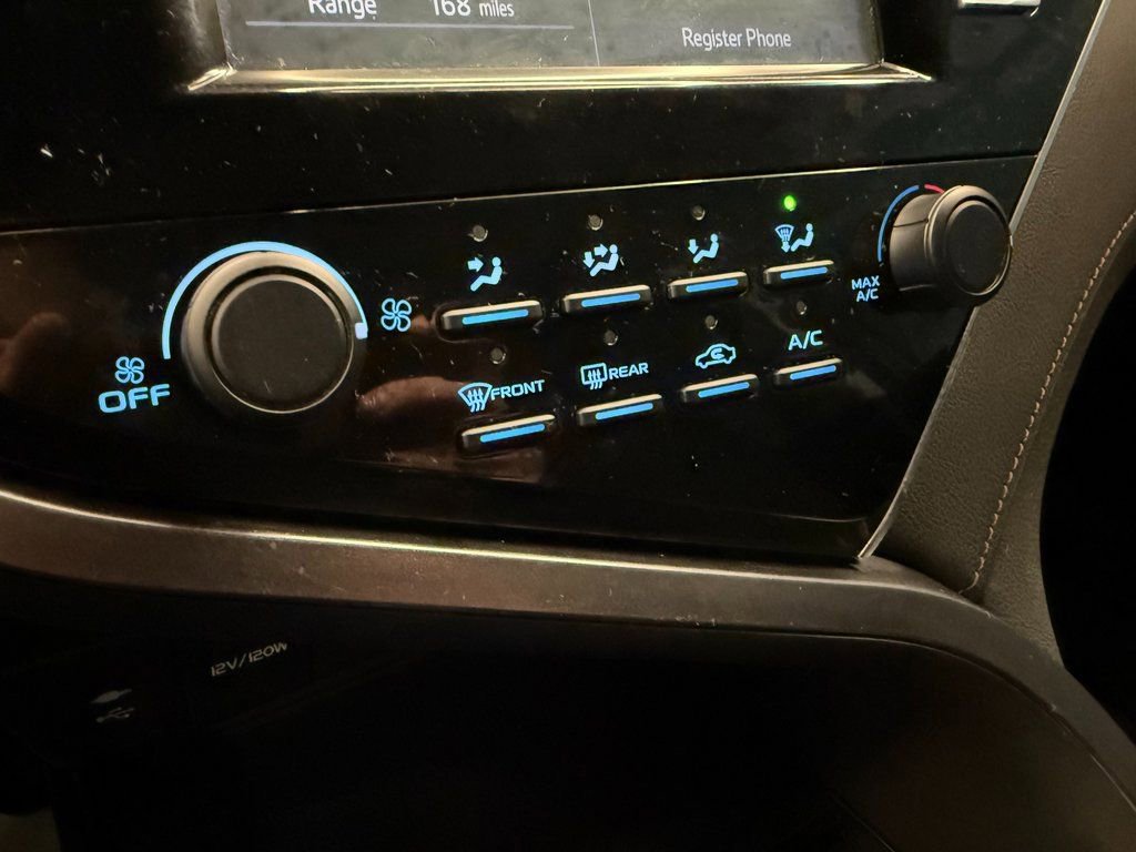 Used 2018 Toyota Camry LE FWD image 14