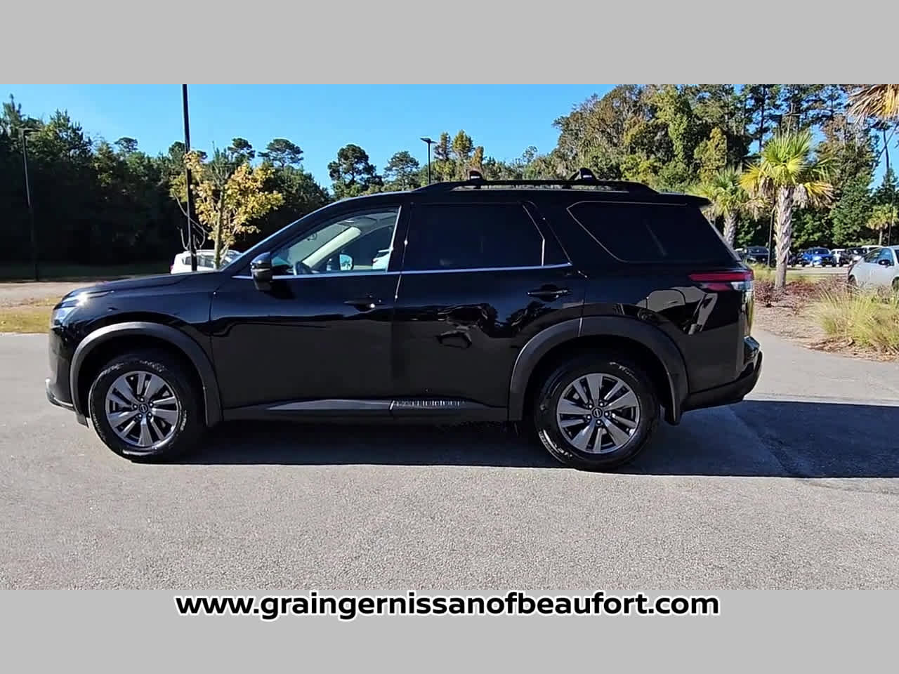 Used 2022 Nissan Pathfinder SV image 24