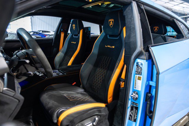Used 2024 Lamborghini Urus Performante AWD/4WD image 36