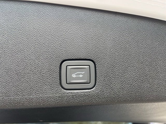 New 2025 Cadillac XT6 Luxury image 7