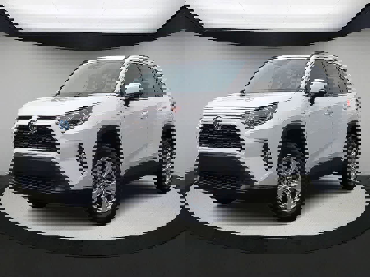 Used 2020 Toyota RAV4 XLE image 1