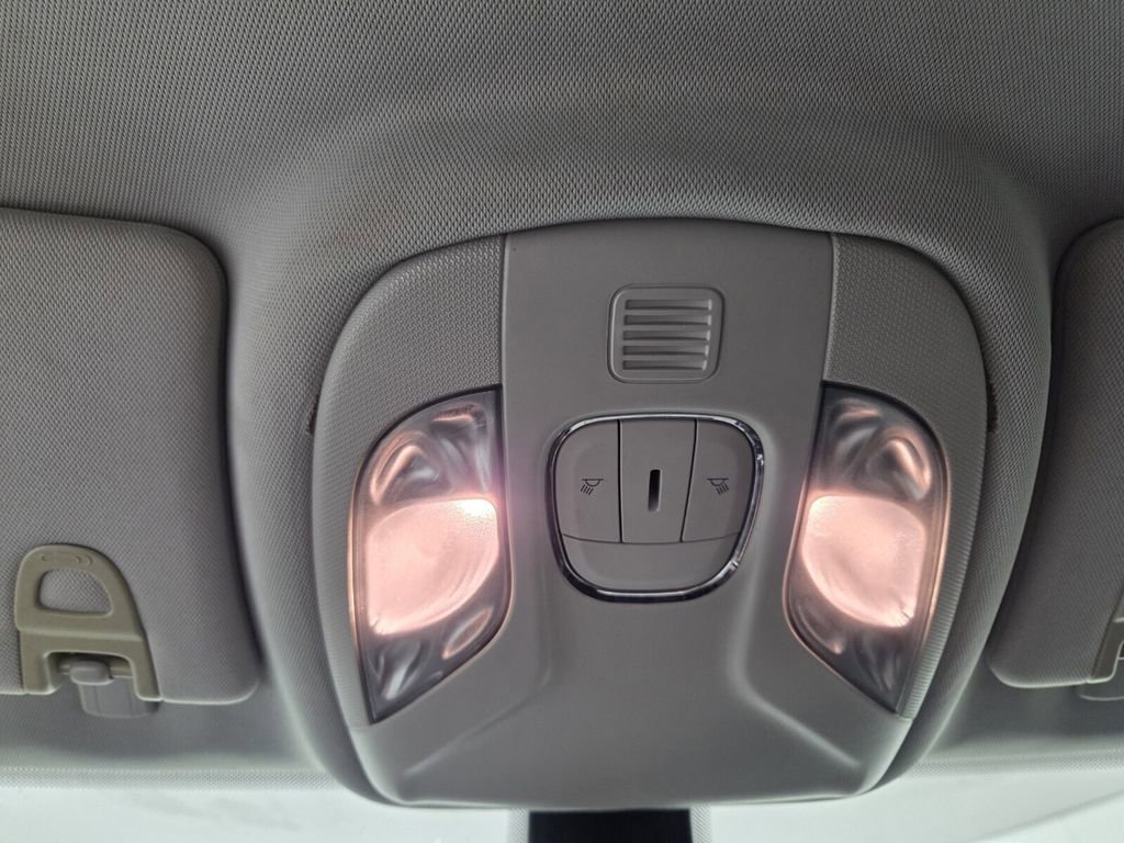 Used 2019 Jeep Compass Latitude FWD image 12