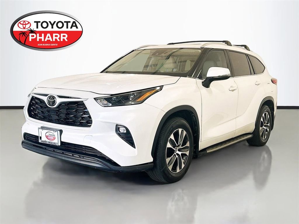 Used 2023 Toyota Highlander XLE FWD image 1