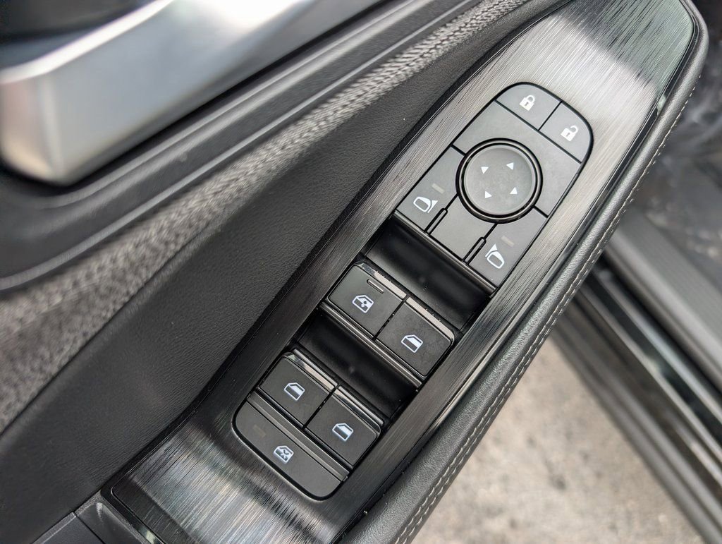 Used 2022 Nissan Rogue SV image 16