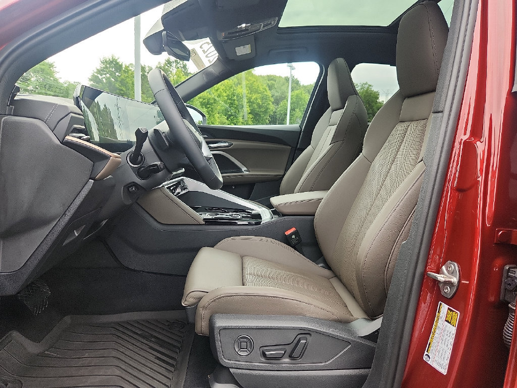 Certified 2025 Audi Q5 Premium w/ Premium Plus AWD/4WD image 18