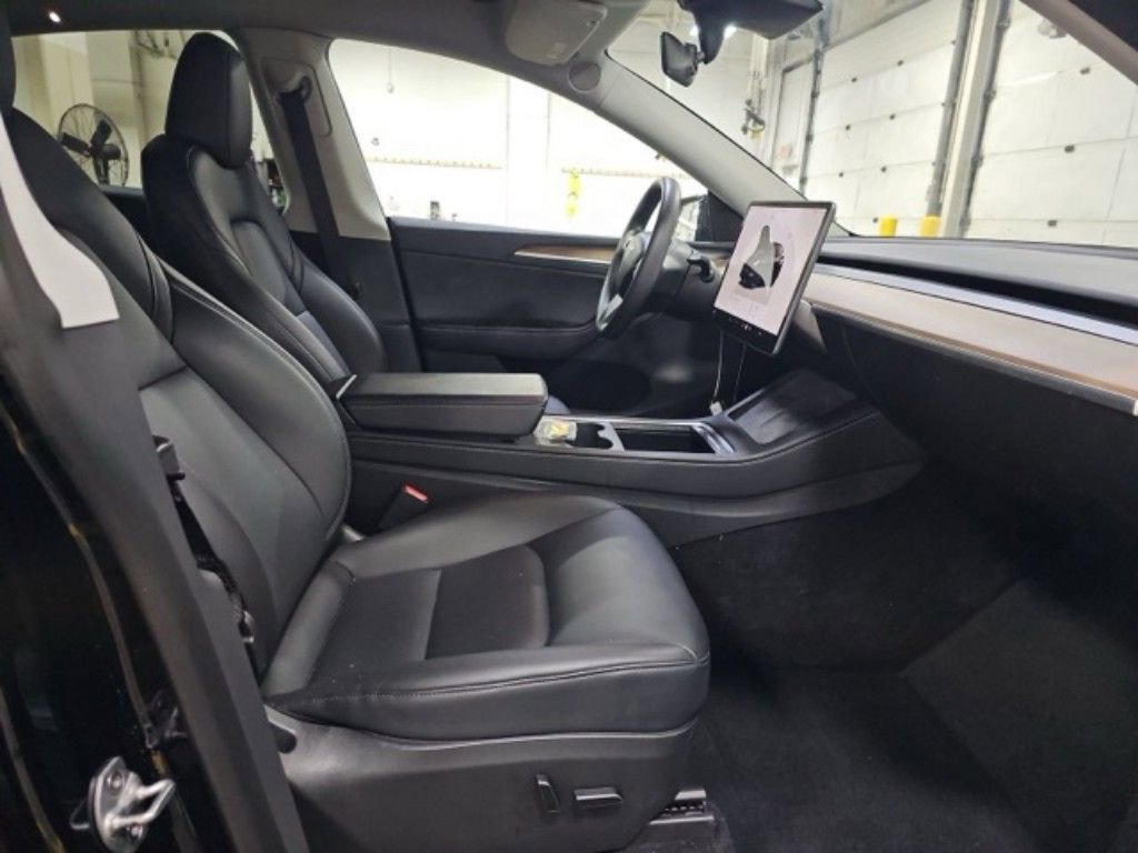 Used 2023 Tesla Model Y Long Range image 9