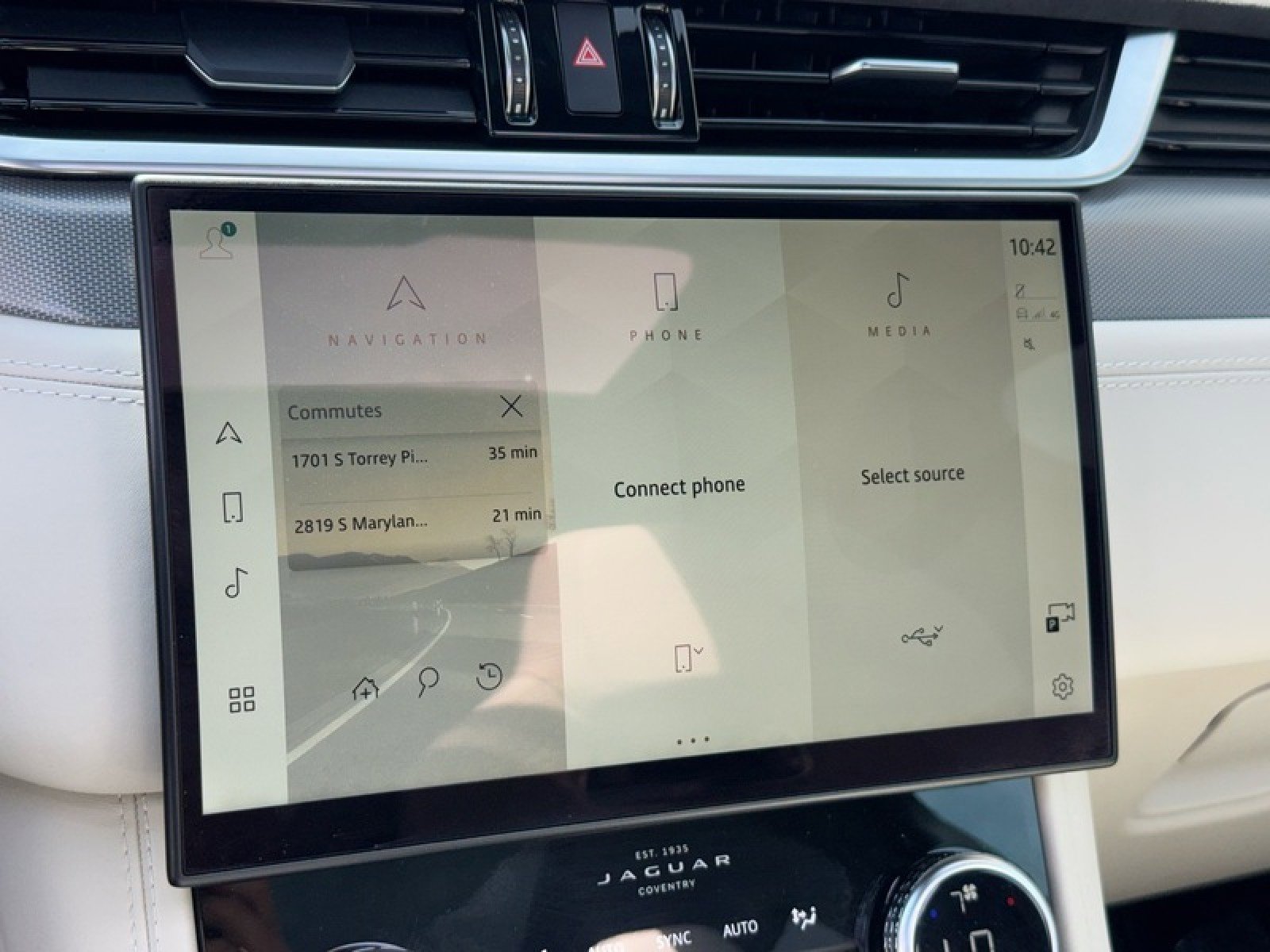 Used 2023 Jaguar F-PACE SVR image 31