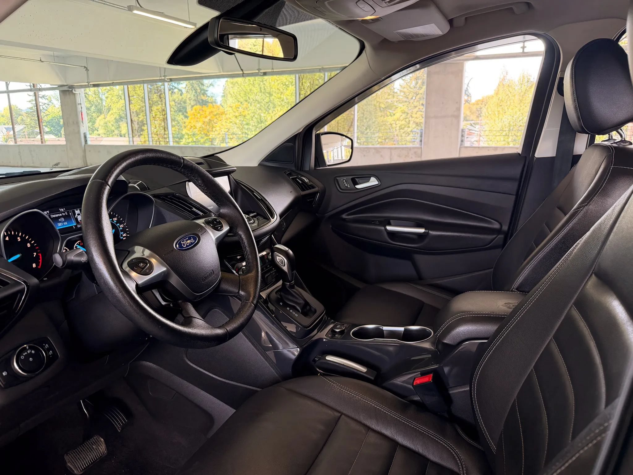 Used 2015 Ford Escape Titanium FWD image 16