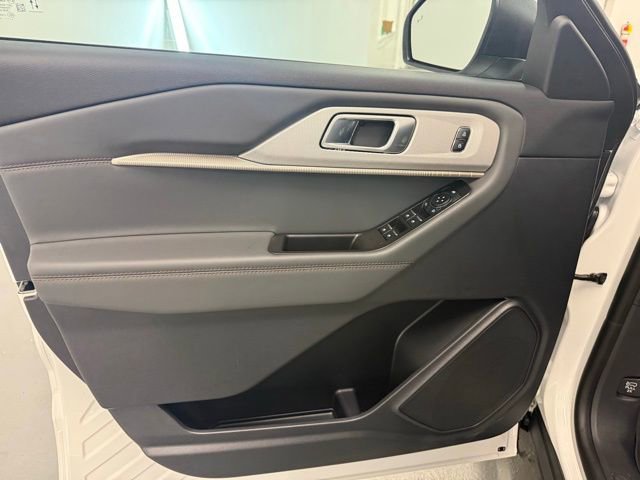 New 2026 Ford Explorer Active RWD image 13