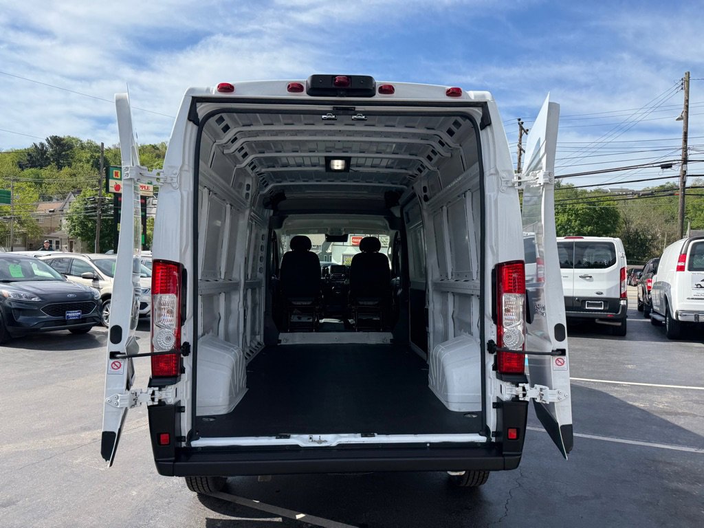 Used 2025 RAM ProMaster 2500 w/ Convenience Group FWD image 14