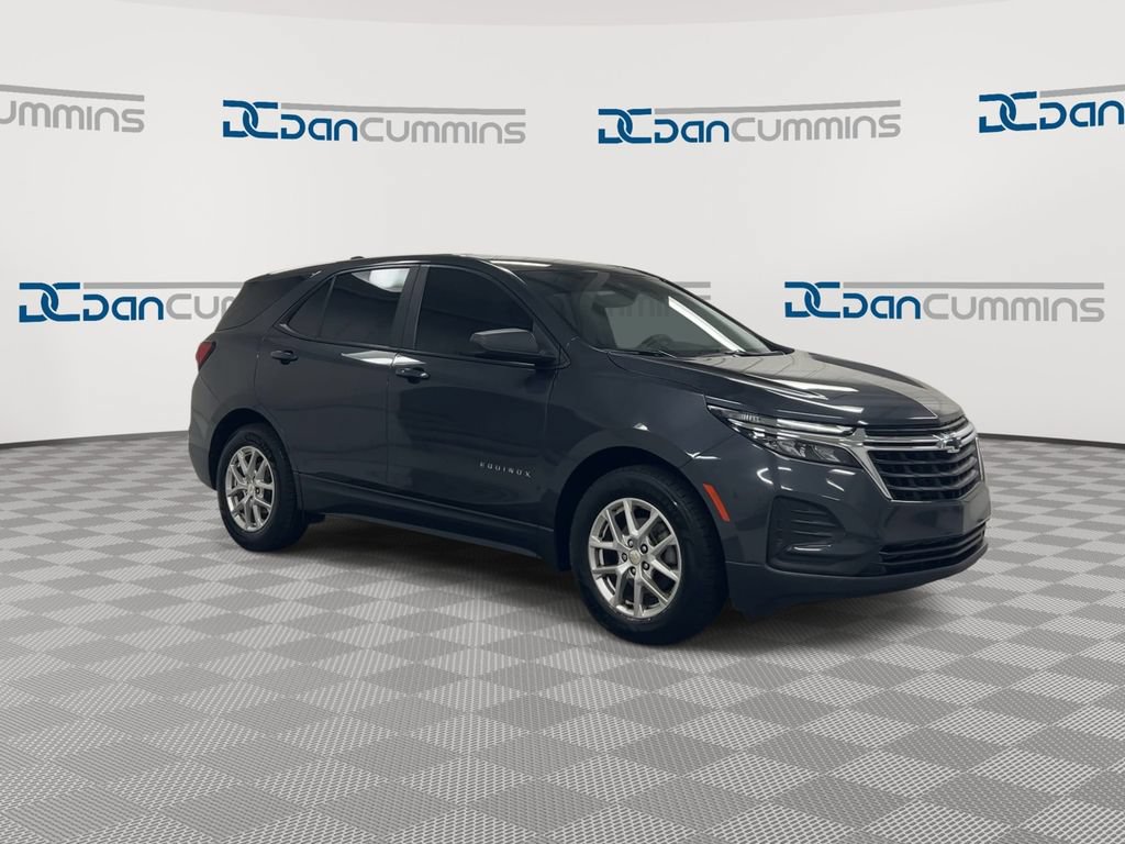 Used 2022 Chevrolet Equinox LS FWD image 2