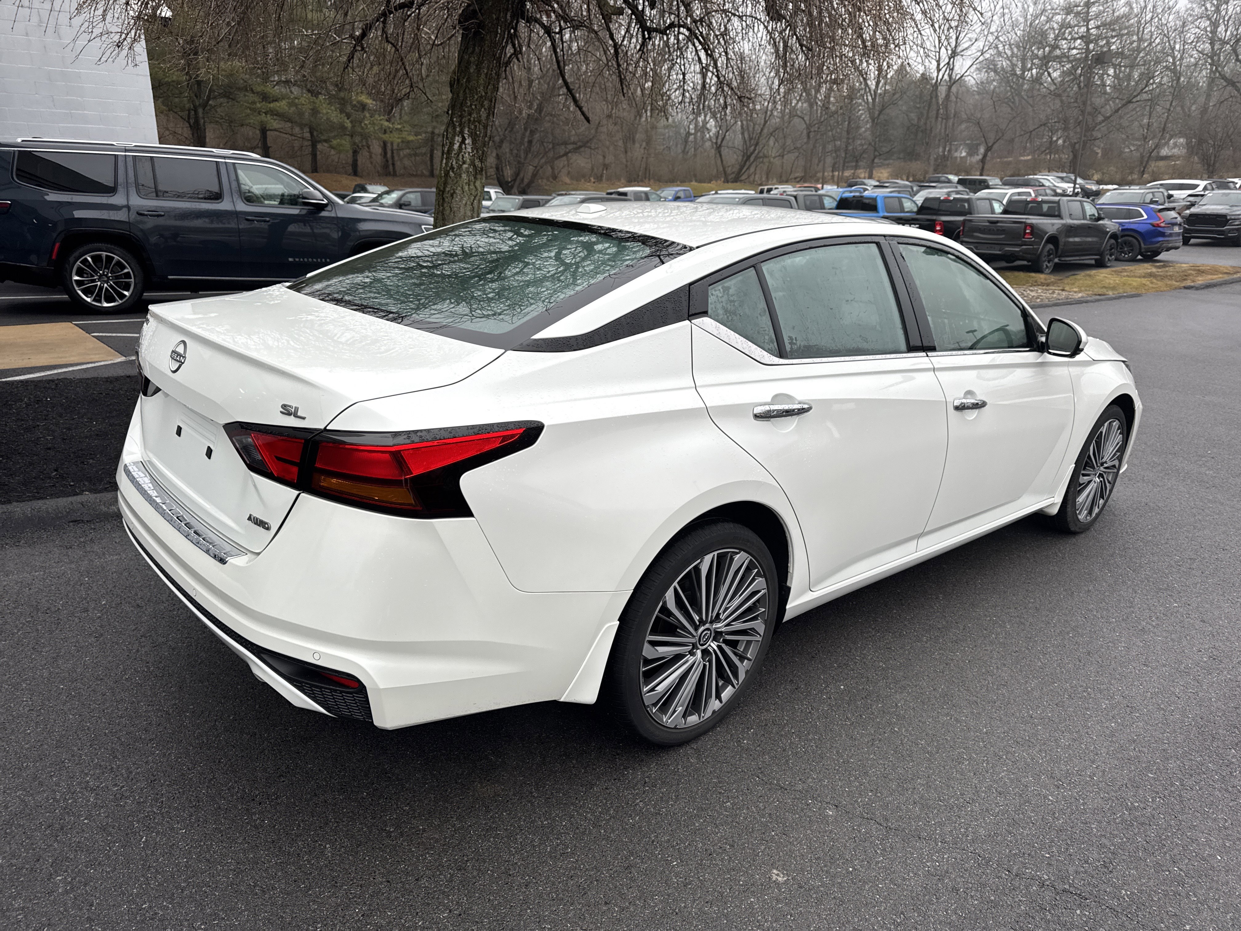 Used 2023 Nissan Altima 2.5 SL image 3