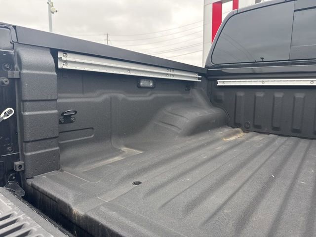 Used 2025 Nissan Frontier PRO-4X w/ Pro Convenience Package image 16