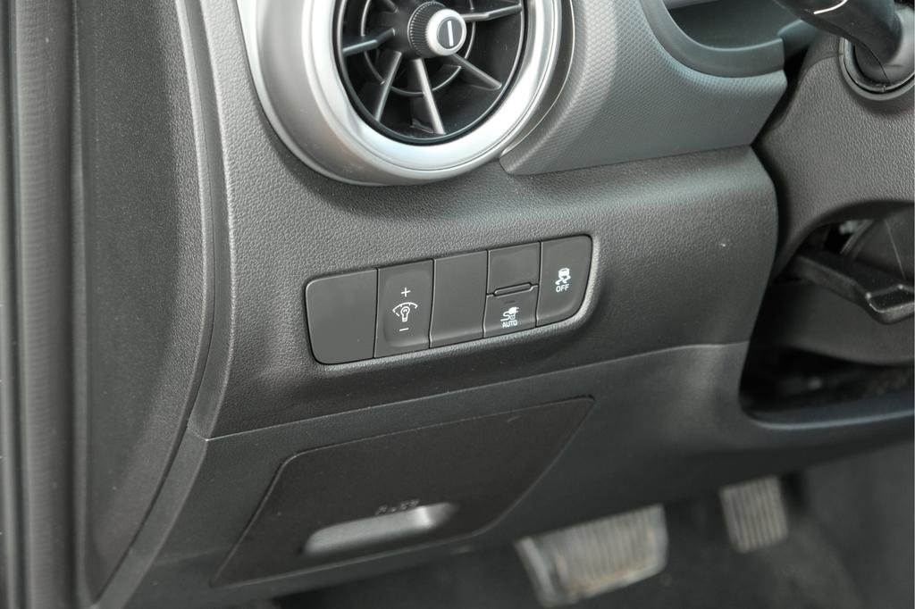 Used 2023 Hyundai Kona SE FWD image 17
