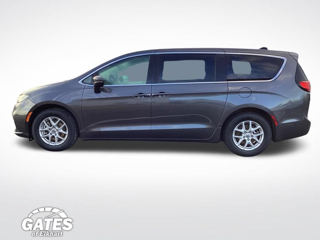 Used 2023 Chrysler Pacifica Touring-L FWD image 6