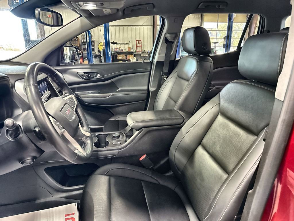 Used 2023 GMC Acadia SLT w/ Preferred Package image 12