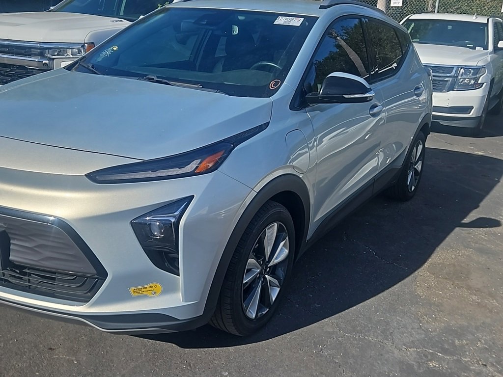 Used 2022 Chevrolet Bolt EUV LT w/ Convenience Package image 2