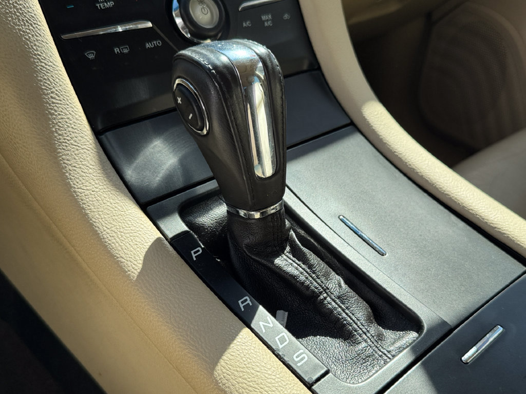Used 2013 Ford Taurus SEL FWD image 22