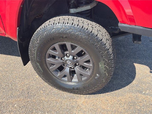 Used 2021 Toyota Tacoma SR5 AWD/4WD image 11