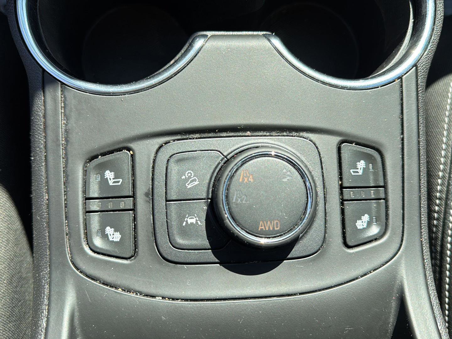 Used 2024 GMC Terrain SLT image 16